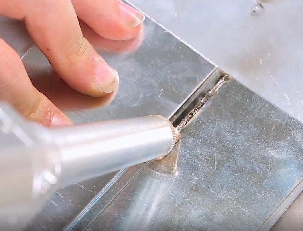 激光焊接機能焊錫嗎